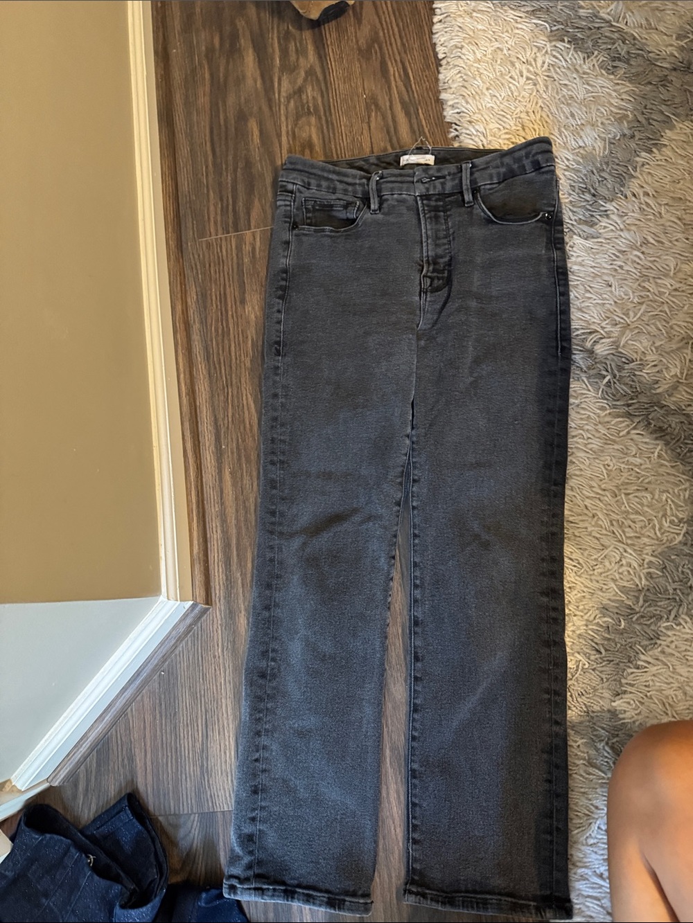 Good American Classic High-Rise Straight Jeans - Black Wash